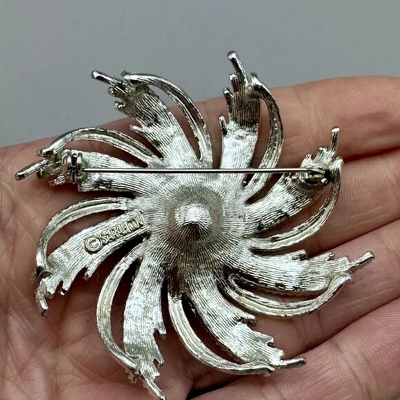 Vintage Silver Tone Sarah Coventry Pearl Flower Brooch Pin, 2 1/4" - Picture 3 of 4